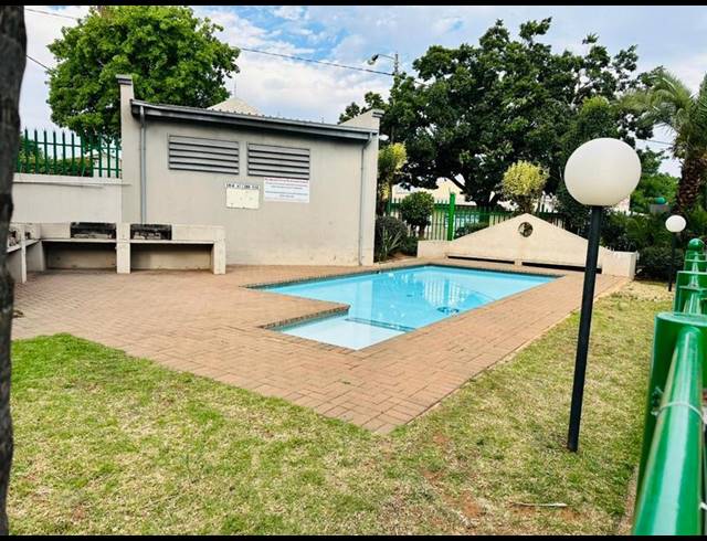 2 BEDROOM APARTMENT FOR SALE IN WYCHWOOD